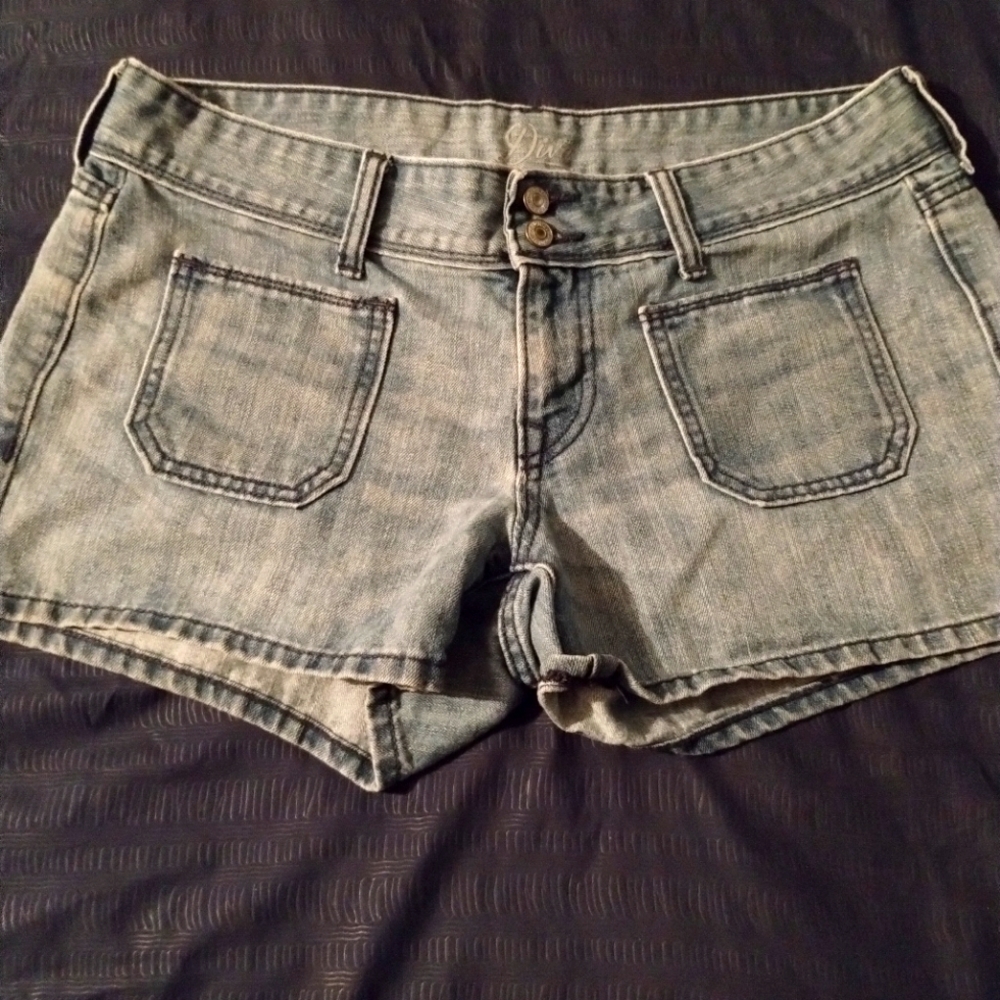 Old navy shorts size 10 Diva style